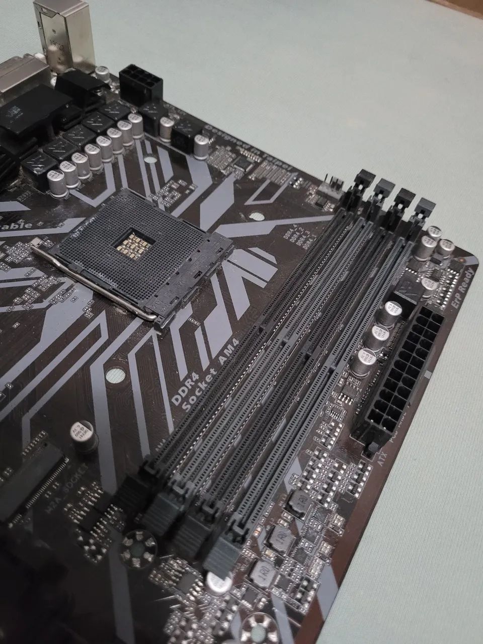 Placa mãe B450m Gigabyte AM4 Ddr4 usada - Foto 3
