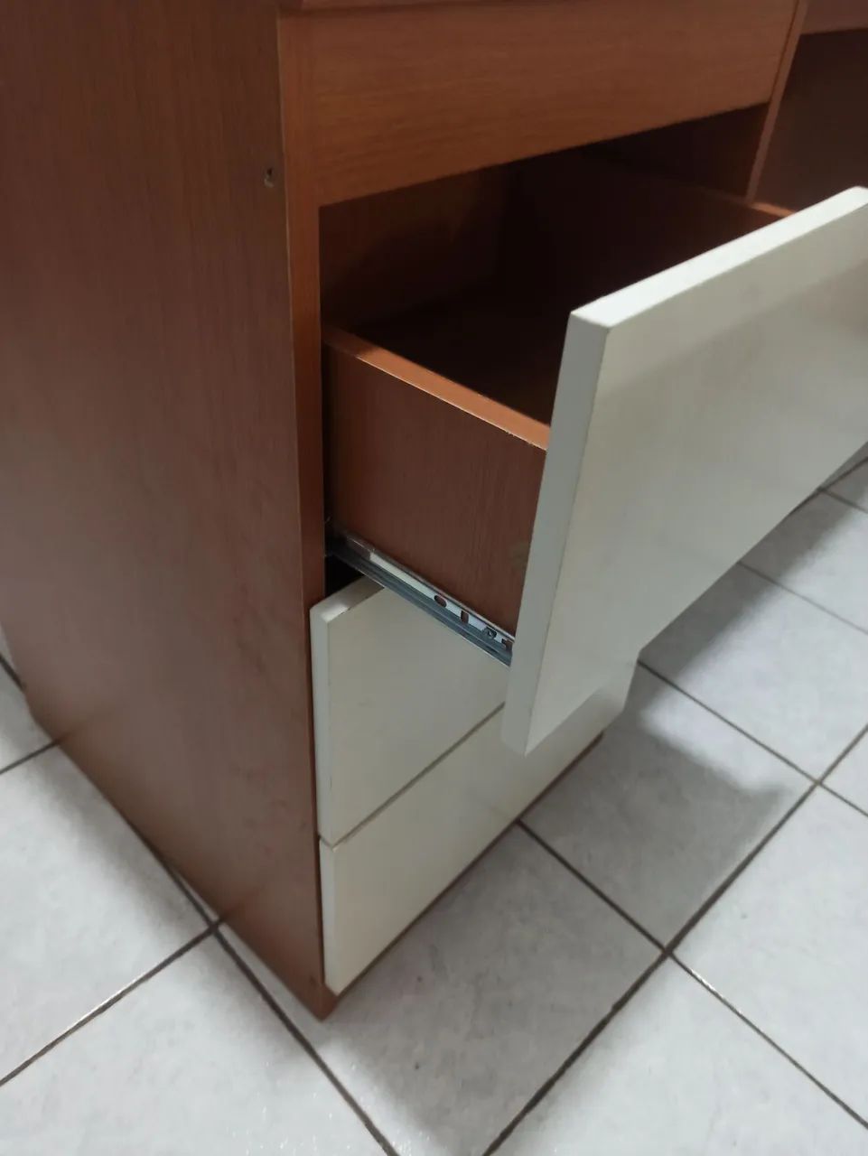 Mesa com 3 gavetas para escritório  - Foto 4