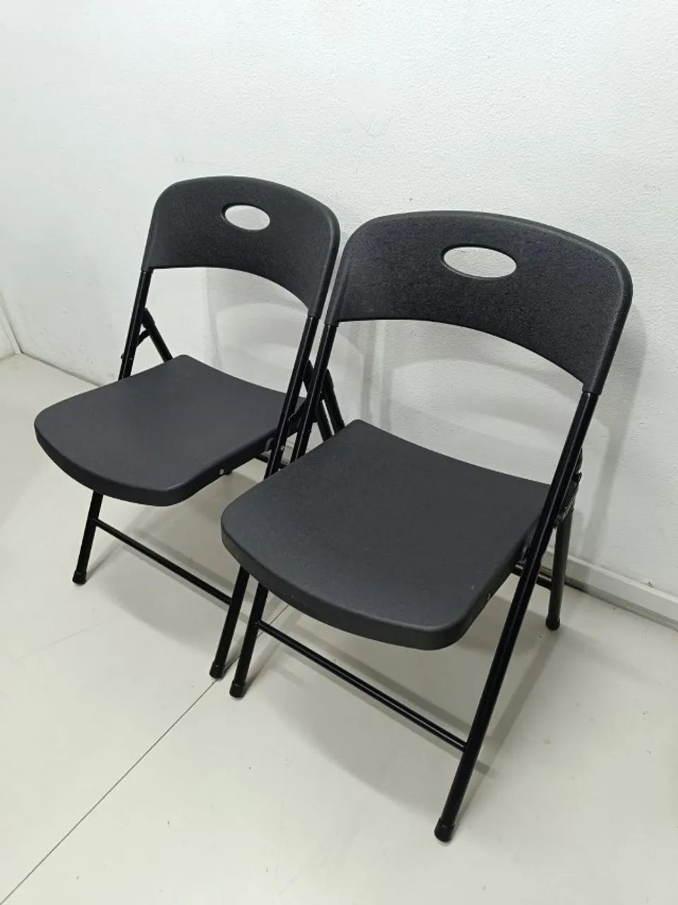 Cadeira de plástico seminova