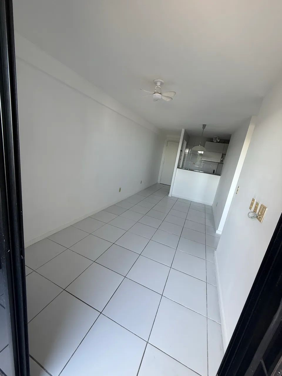 Leste Oeste 2/4 suíte com varanda 51m2 - Foto 2