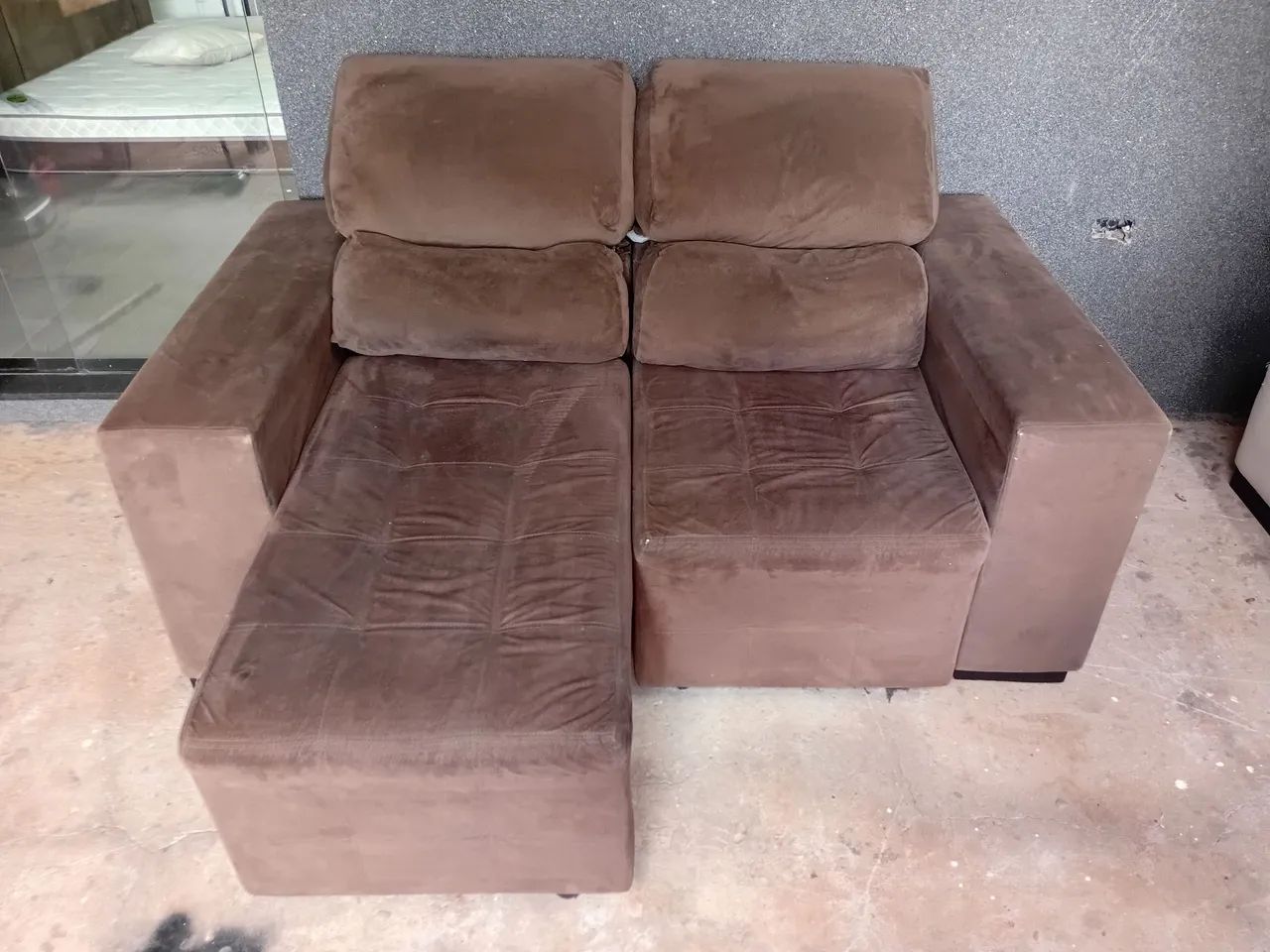 Vendo sofá retrátil e inclinavel entrego  - Foto 2