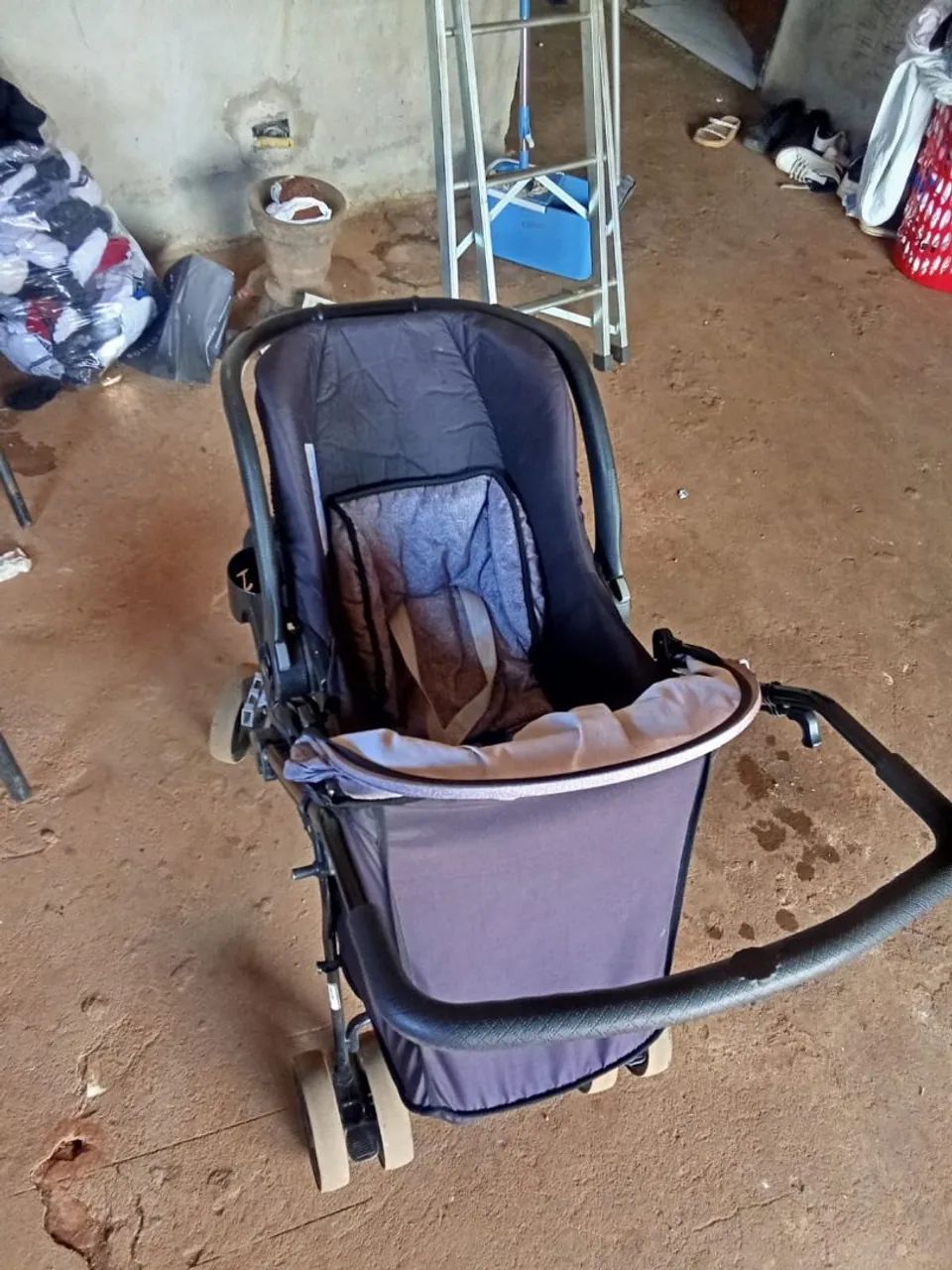Carrinho de bebe semi novo +bebe conforto, marca TUTTI.  - Foto 5
