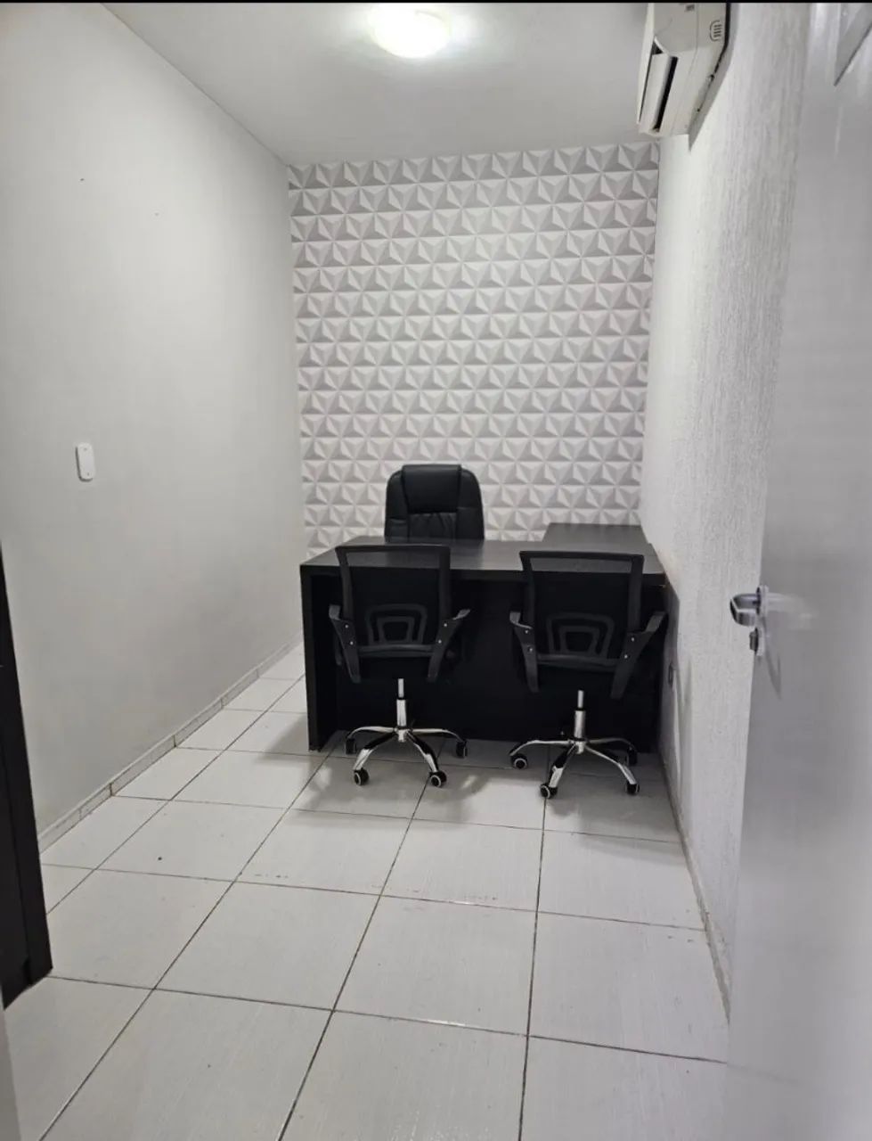 ALUGO SALA COMERCIAL MOBILIADA NA MORADA DO SOL
