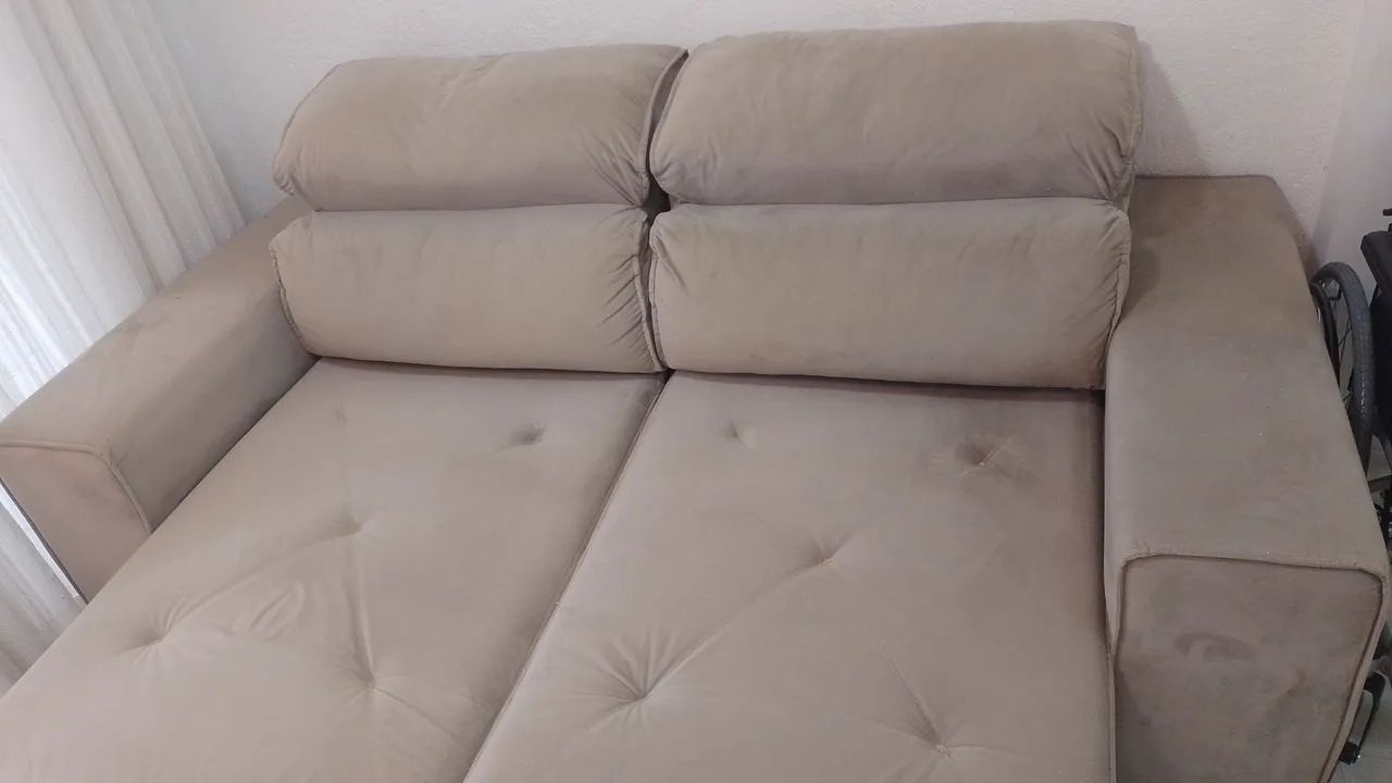 Sofá Retrátil e reclinável em estado de novo - cor bege/suede - Foto 2