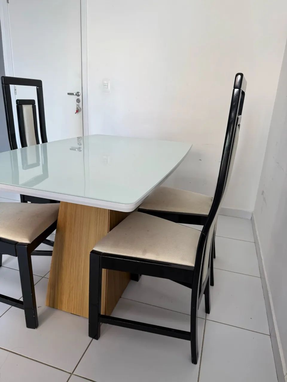 Mesa com 4 cadeiras - Foto 2