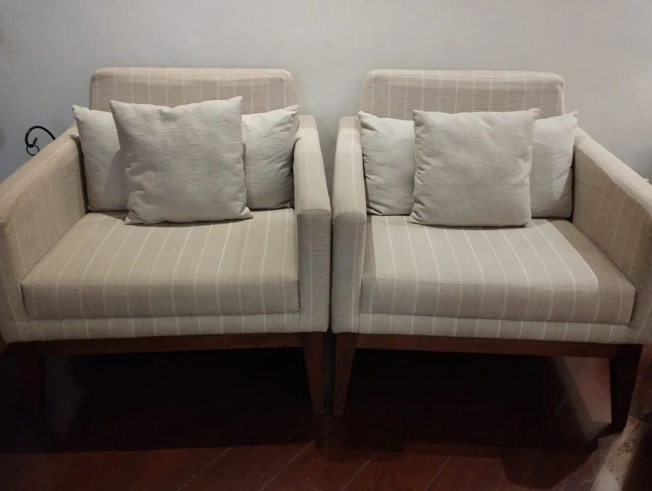 Vendo Poltronas Scarbodini em linho  - Foto 3