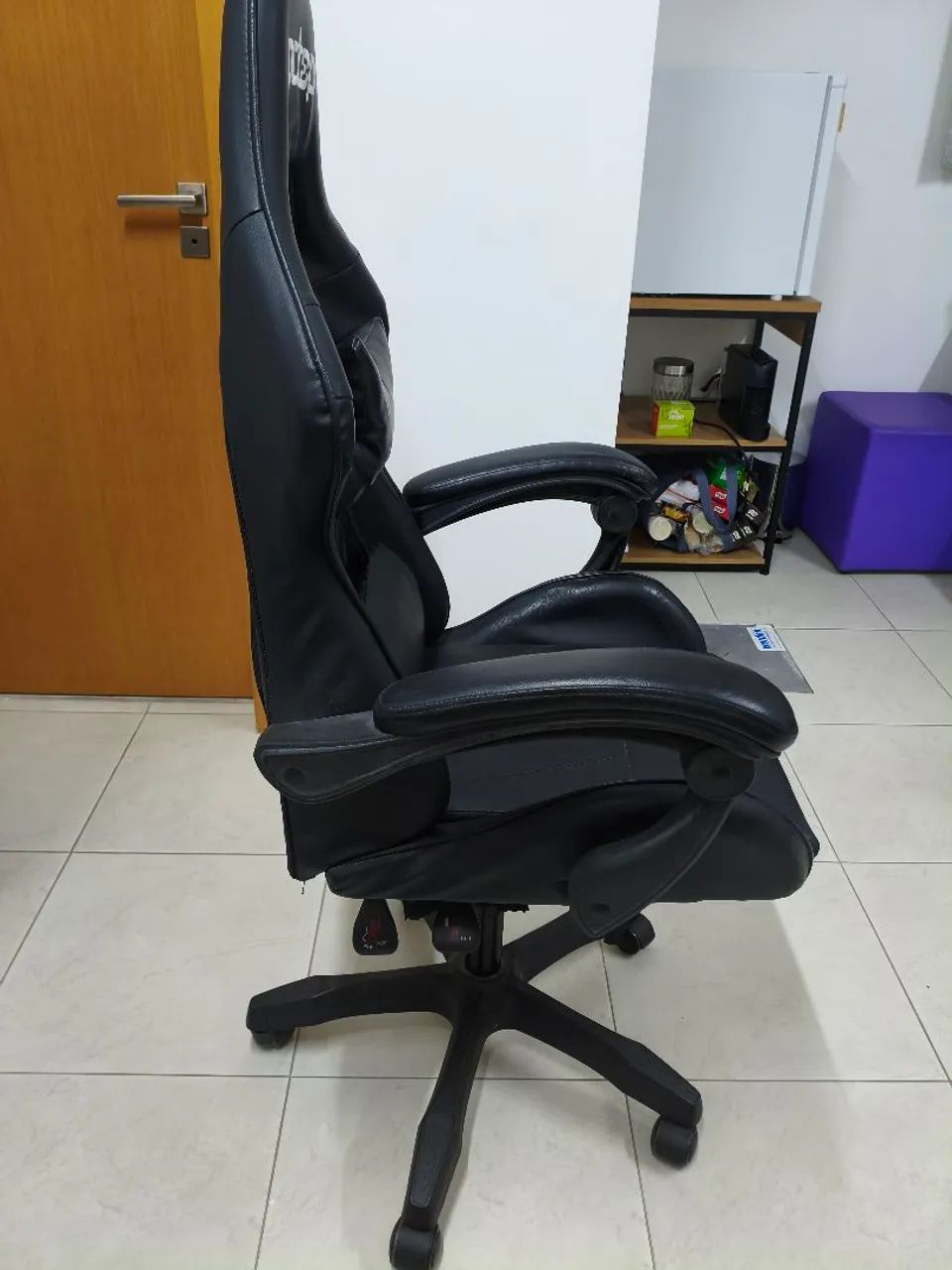 Cadeiras uma gamer e uma de escritório  - Foto 2