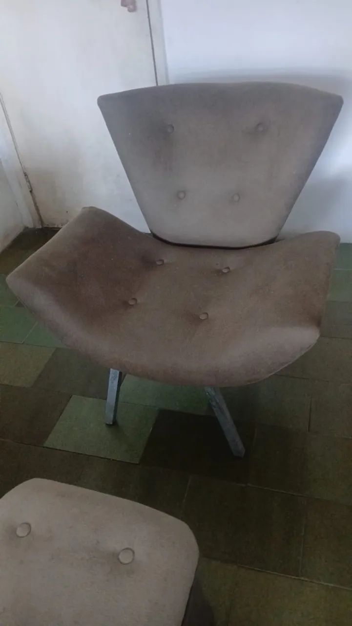 Duas Poltronas Estofadas Marrom - Conjunto por R$ 240 - Foto 2