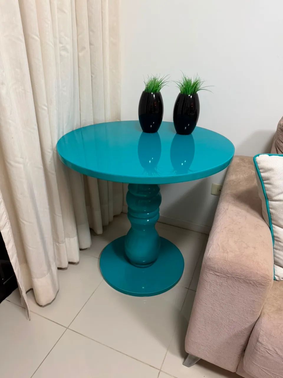 Mesa lateral redonda turquesa