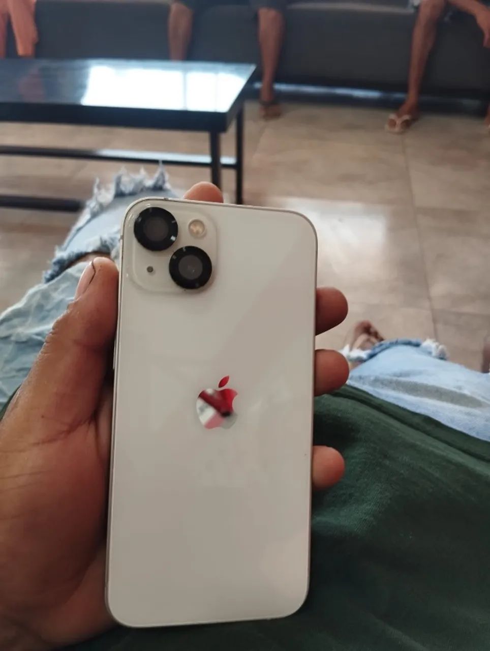 Vendo iphone 13,128g e bateria em 84% com caixa - Foto 3
