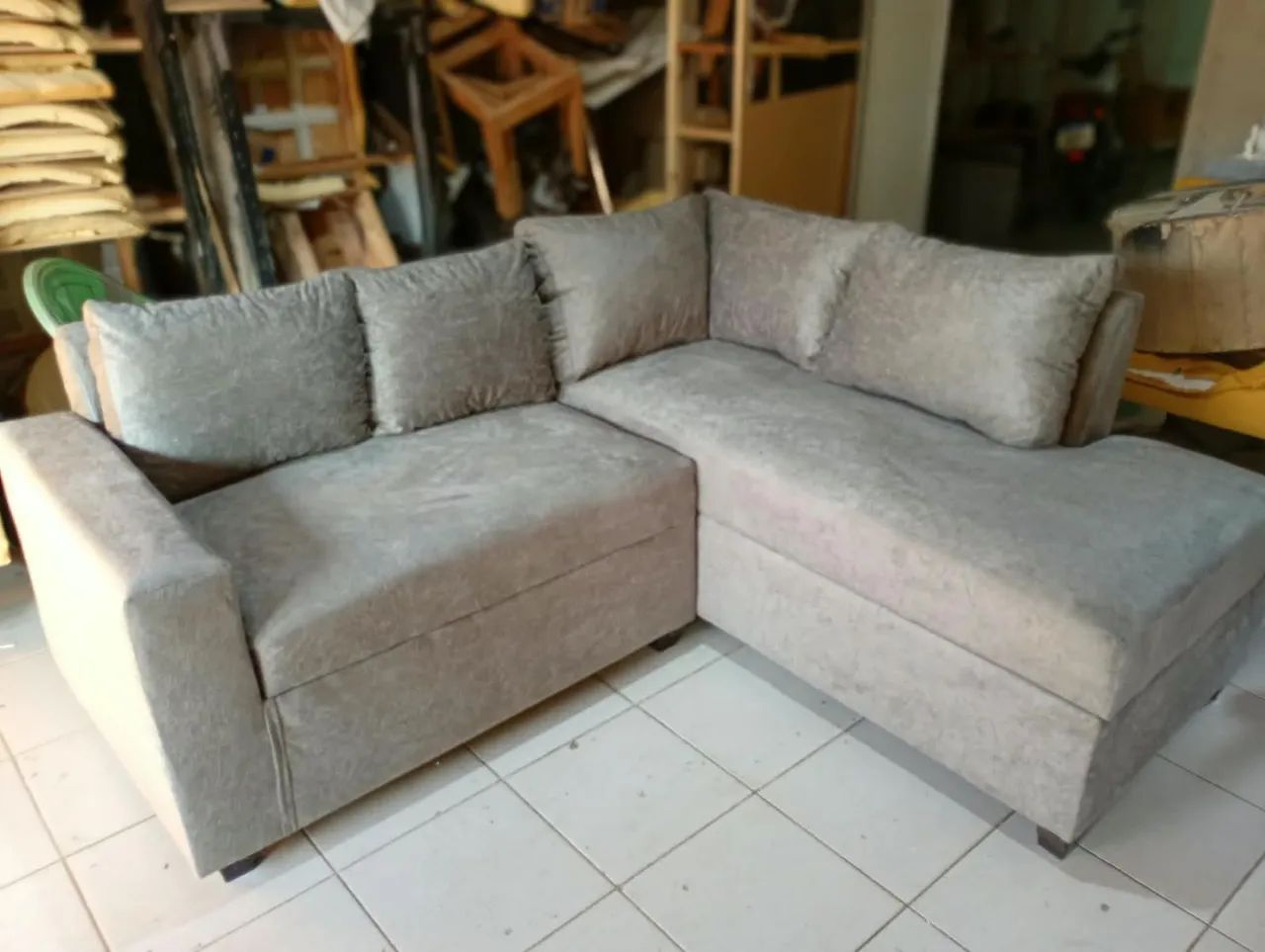 SOFÁ DE CANTO R$ 1.300,00 - Foto 4