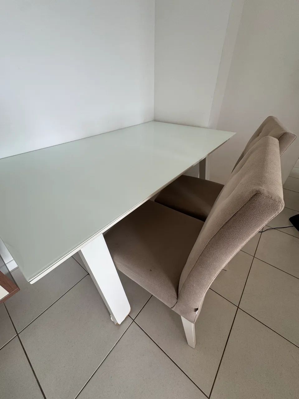 Mesa sala + 02 cadeiras