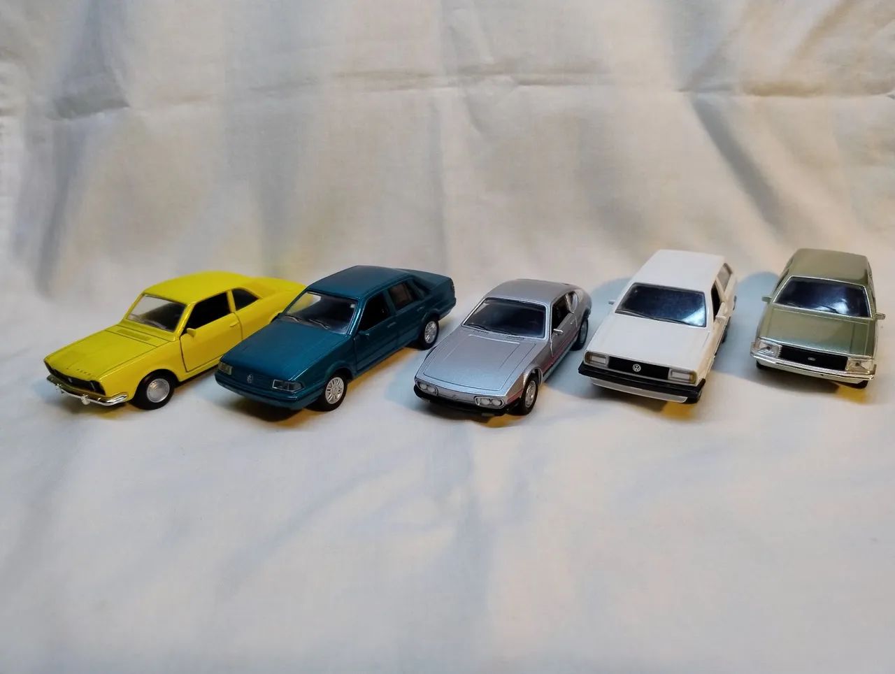 Miniaturas de carros diversas, (consultar modelos disponíveis) preço unitário 