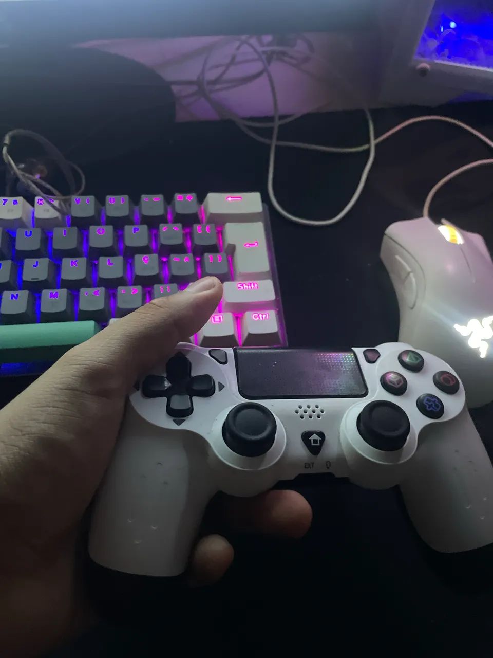 CONTROLE DE PS4/PC BRANCO - Foto 3