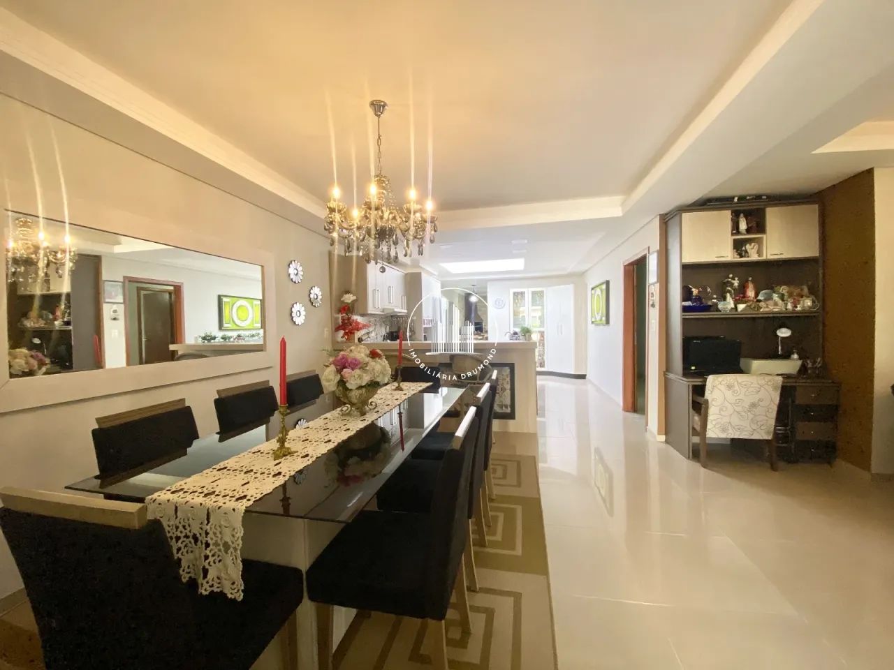 Casa com 200m² construídos e piscina privativa no Estreito - Foto 2