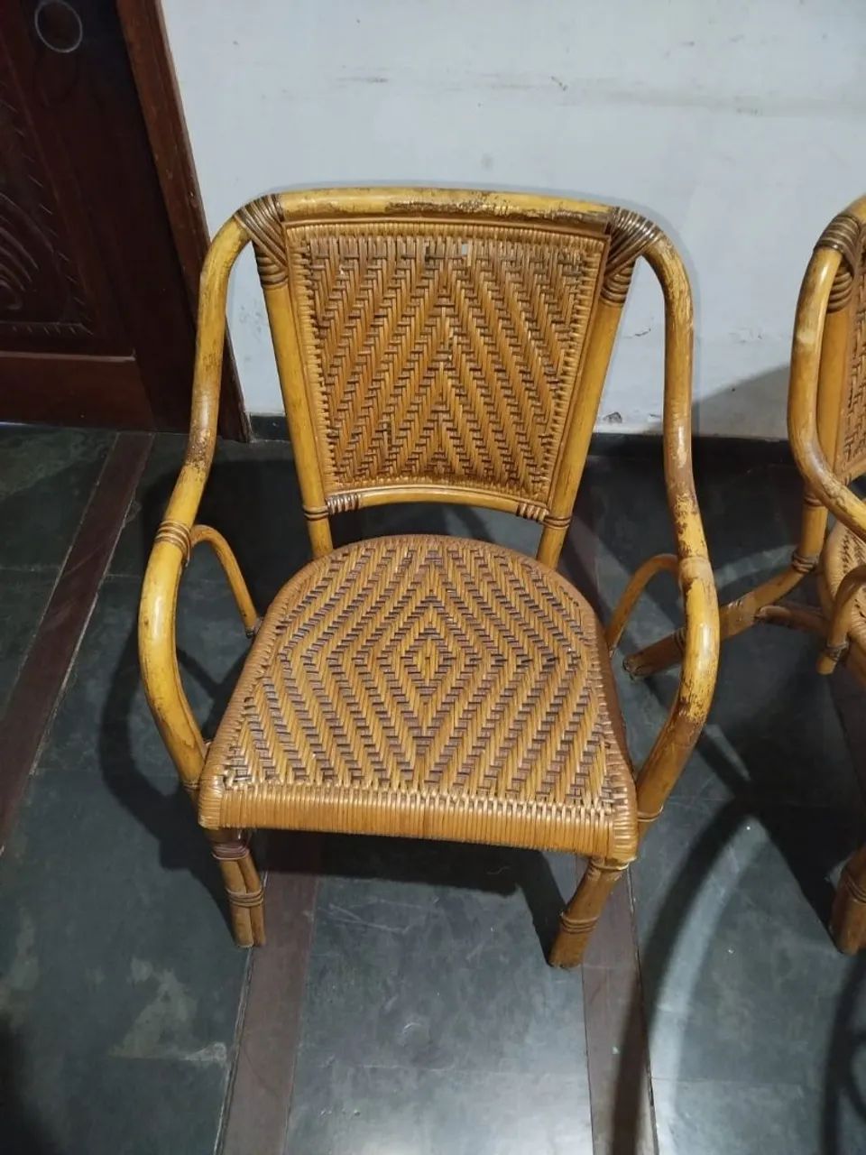 Vendo mesa tampo de blindex com 4 cadeiras de vime trançada  - Foto 4