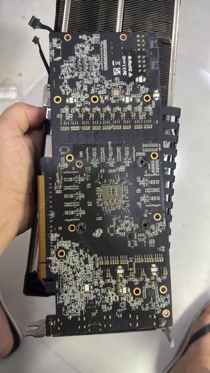 Placa com Problema defeito rx 7700xt 12gb phanton retirada de peças  - Foto 5