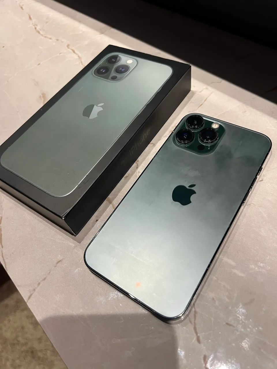 iPhone 13 Pro Max 256 gigas, em perfeito estado, com caixa