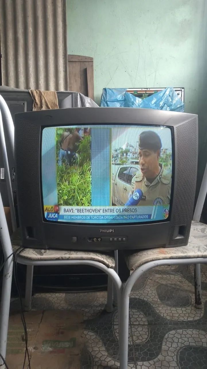 Tv filipis 20 polegadas com conversor e controle  - Foto 3