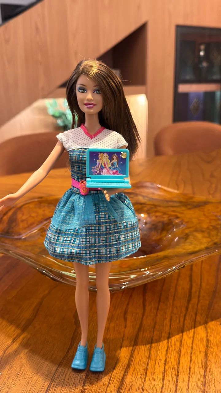 Boneca Barbie Hadley Escola De Princesas Mattel - Rara Com Mini Notebook - Foto 2