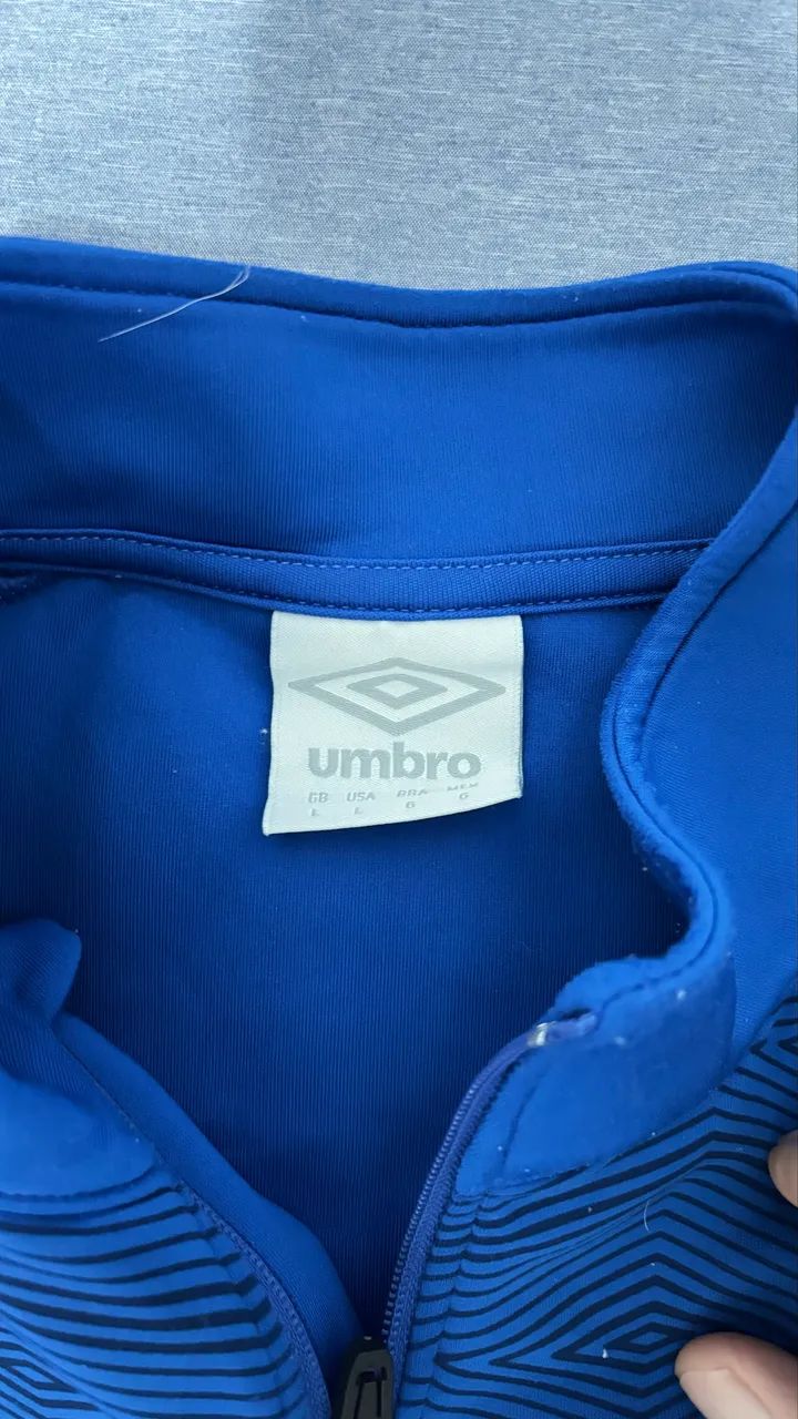 Este é um Blusão de Treino do Grêmio (Umbro)) - Foto 3