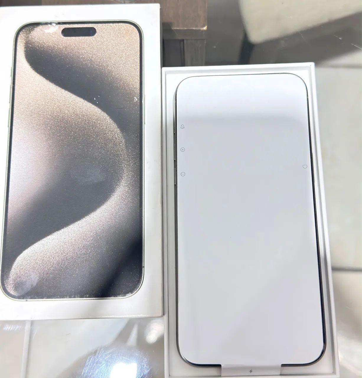 Vendo iPhone 15 Pro Max, usado em perfeito estado.Natural Titanium - Foto 3