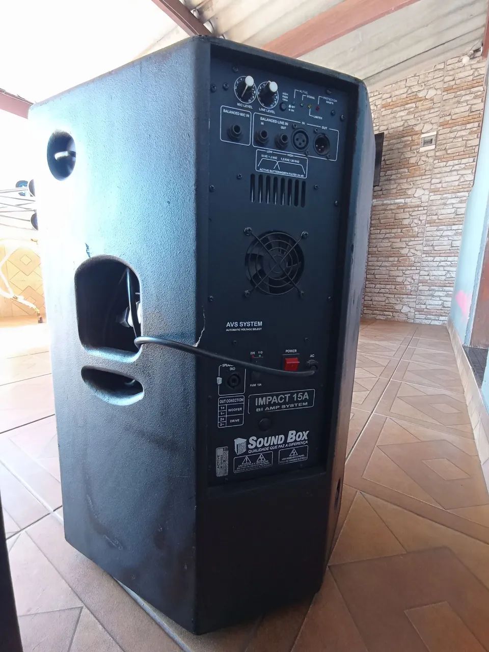 Caixas de som mais mesa de som - Foto 2