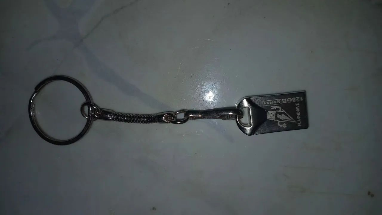 Pen drive com 33  jogos de  ps2