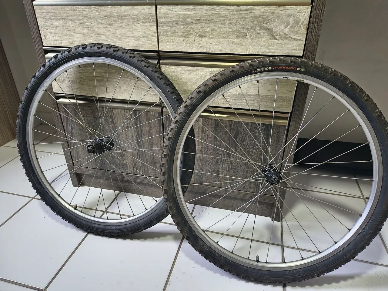 Aro 26 Mavic com cubos para Vbrake  - Foto 3