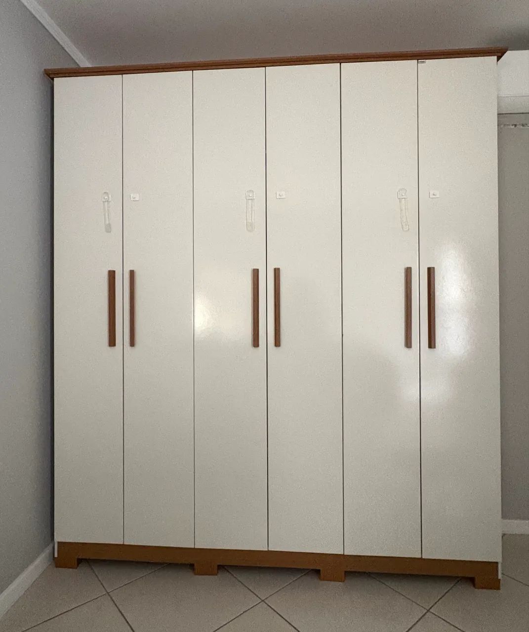 Guarda-roupa MDP 6 portas