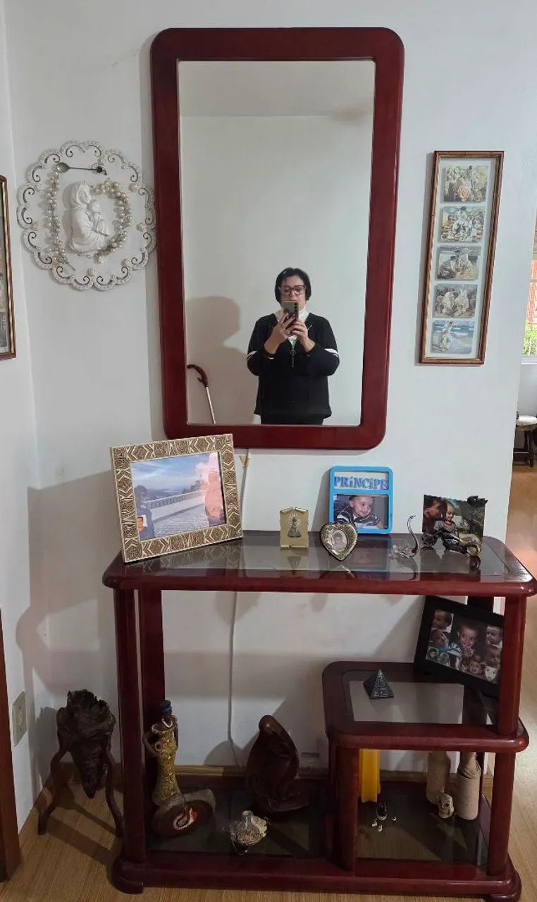 Aparadoro com espelho 