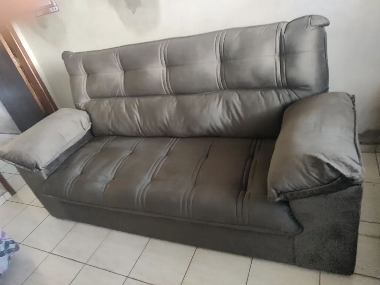 Sofá 3 lugares novo