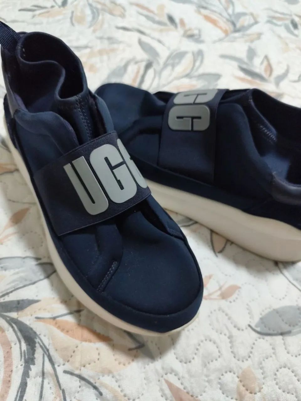 Tênis feminino UGG