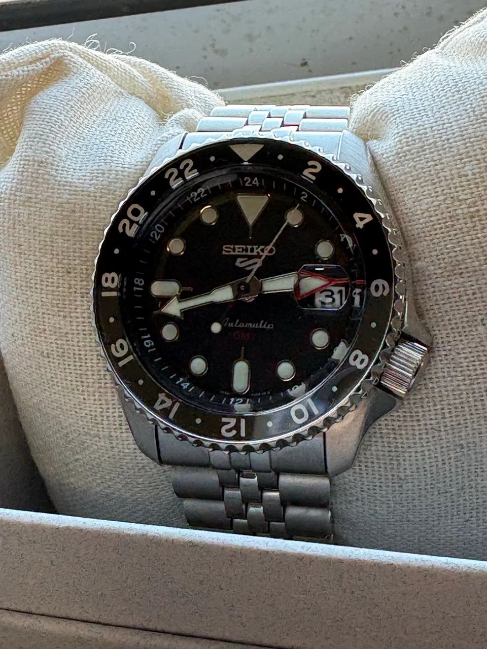 Seiko 5 GMT Bruce Wayne impecável 