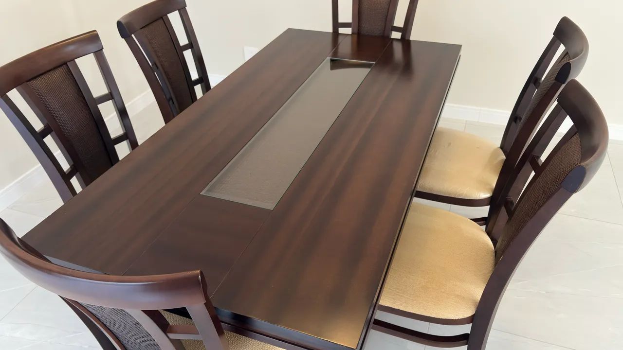 Mesa de Madeira Maciça com 6 Cadeiras! Elegância e Qualidade Atemporal - Foto 3