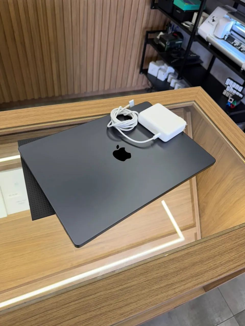 Macbook Pro M3 Pro 16" 18/512gb 97% (Anápolis) - Foto 4