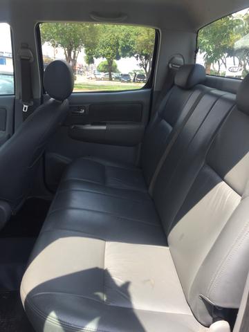 Vendo troco ou financio hilux Manual diesel 4x2 - Foto 5