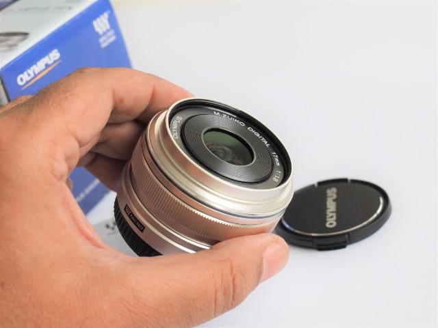 Lente Prime Olympus 17 mm F 1.8 M4/3 MFT Panasonic Bmpcc 4k - Foto 3