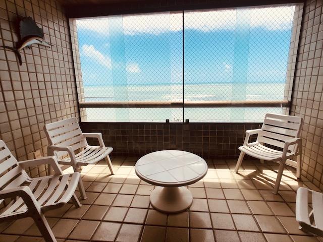 Apartamento Beira-mar 4 quartos, 2 suítes e 3 vagas, super conservado - Foto 2