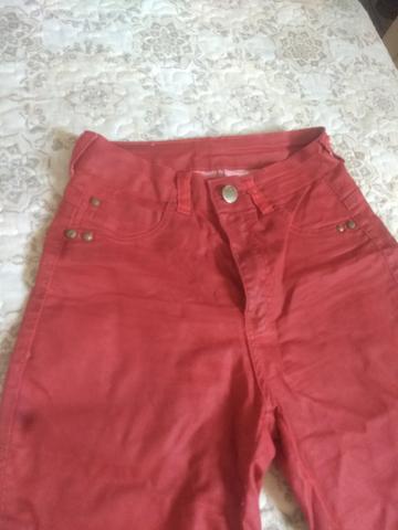 Calça jeans vermelha - Foto 2