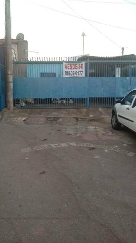 Vendo uma casa na 502 com 3 quarto, do lado fórum, bem perto do metrô, - Foto 2