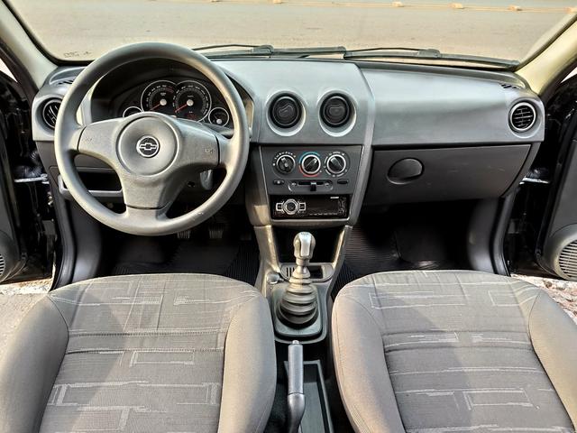 Prisma 1.4 completo 2011 manual super conservado - Foto 13
