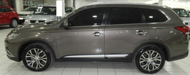 Mitsubishi Outlander 2.2 Diesel Top de linha 7 Lugares Couro Bege Xenon Teto - Foto 2