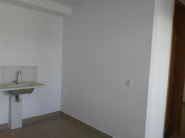 Aluga se ap 2/4 sala cozinha área de serviço - Foto 4