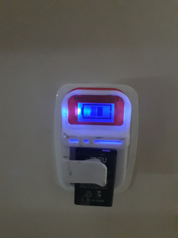 carregador portátil LCD