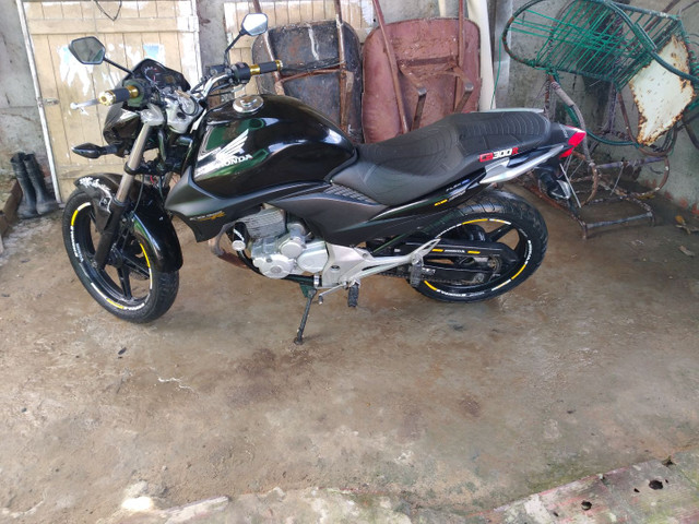 Cb300 bem conservada vando e troco por xre - Foto 3