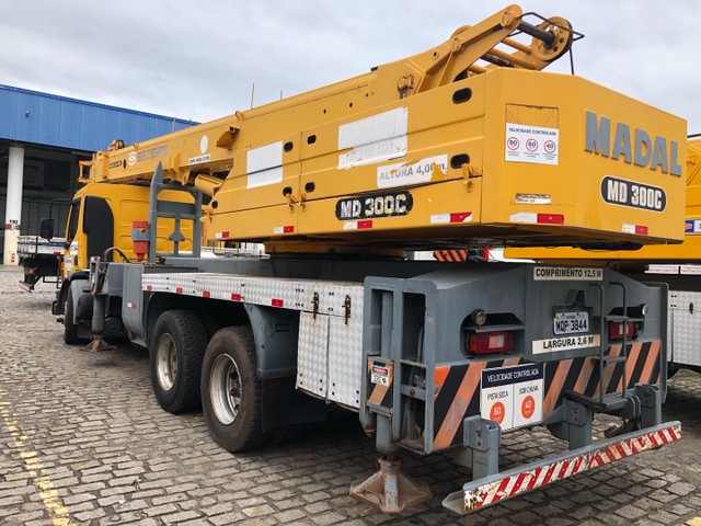 Guindaste Madal Md300C ano 2006 30T - Foto 4