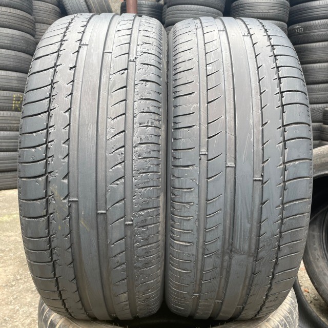 Pneus 255/55/20 Michelin meia vida (não são riscados)