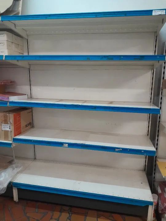 Gôndola NSF em bom estado de conservação