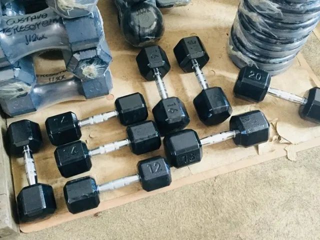Dumbell Hexagonal Pintado Par de 10 kg a 20 kg + Suporte  - Foto 3